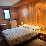 Family Sauze With Parking, 2 Bedrooms *